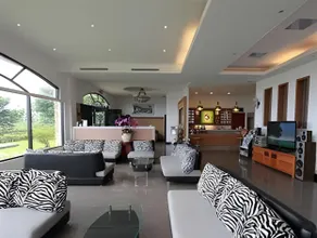 Cloudtop Landscape Hotel - Image 2