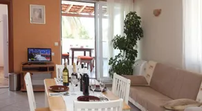 Yacht Beach Apartments - Image 2
