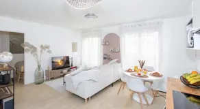 Private free Parking 4P King size Bed near Stade de France Paris cosy Apt - Image 2