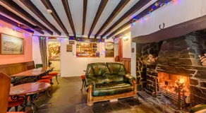 Pen-Y-Bont Hotel - Image 2