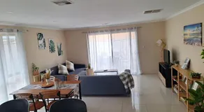 5-bedroom 2 bath stylish retreat near beach and wineries in Christie Downs,newly upgraded google TV with Neflix,chromecast, Apple TV, Amazon prime video - Image 2