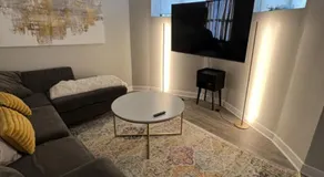 Modern 3 Bedroom Close to Downtown Chicago - Image 2