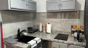 Private Garden Suite in Bayshore - Image 5