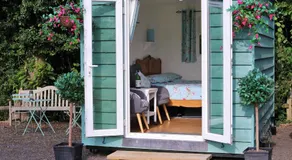 Hopgarden Glamping and camping - Luxury furnished Bell tents & Shepherd huts plus camp field to pitch your own tents - Image 4