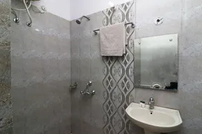 OYO 29127 Hotel Crown Tower - Image 4