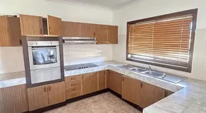 Spacious Queen Room in Lurnea - L3 - Image 5