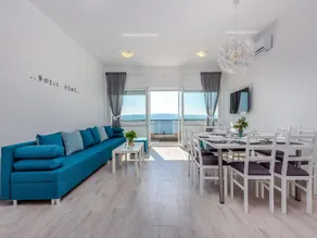 Apartment with swimming pool near sea - Image 4