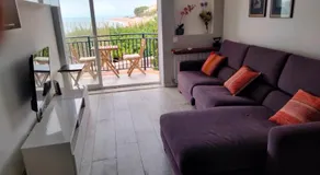 Beachfront Apartment with Sea Views & Private Parking - Image 2