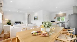 4 Bed Queenslander City Views Walk to Suncorp Deck + Parking - Image 3