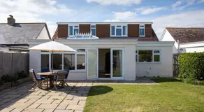 Seaside detached 4bd home nr shops Parking Garden - Image 5