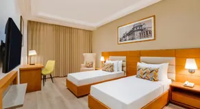 Lemon Tree Hotel Agra - Image 2