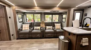 Camper RV in River Ranch - Image 4