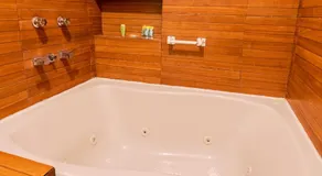 Lujoso y Amplio Loft con alberca climatizada! Amplia y elegante cama para alberca, Cuernavaca somos los únicos en ofrecerte 2 jacuzzis premium con agua caliente y sistema de hidromasaje tipo Spa, terraza panorámica con asador de carbon y mas amenidades! - Image 3