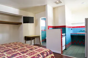 Merle Motel - Image 5
