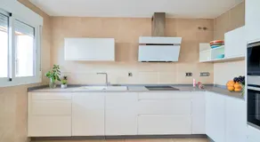 PENTHOUSE NEAR BEACH AND MALAGA CITY 600MB WIFI FOR JOB. MONTHLY PRICE AVAILABLE - Image 4