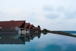 VENGA SEACLIFF Resort - Image 4