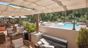 Appartement adapté aux familles avec terrasse, piscine et jardin - Image 3