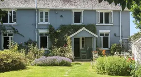 Cliffside is a Cosy Cottage B&B by Cowes Beach - Very big King Size guest BR & a Twin BR too if you book 3 to 4 guests - Image 3