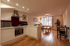 Cosy & Bright 2 Bedroom Apartment in Newbury Town Centre - SLEEPS 7 - Image 3