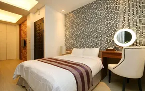 Yapo Bed and Breakfast - Image 5
