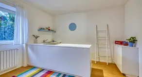 Centrally located apartment with parking space - Image 3