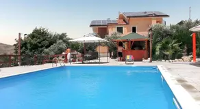Spacious villa with private pool and stunning views - Image 1