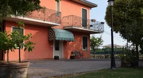 GINEVRA'S COUNTRY HOME - Image 4