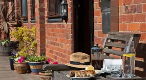 Zoe's Cottage with Alpaca's and 7 mins drive to Alton Towers - Image 5