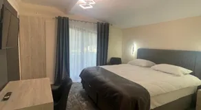 Beige Private Rooms - Image 5