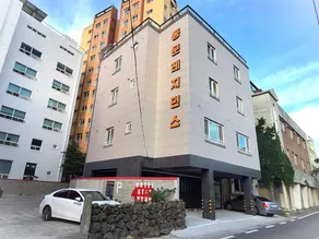 Jeju Dongmun Residence Hotel - Image 5