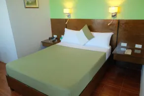 Almon Hotel - Image 4