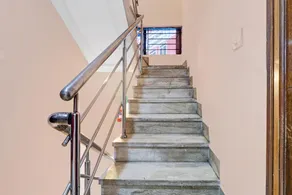 OYO Townhouse 82047 SRK Live Inn Castle - Image 4