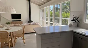Seaview Treehouse - three minute walk to the beach - Image 5