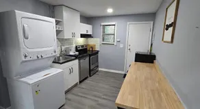 2 King Beds Near Airport - The Silver Hideaway - Image 3