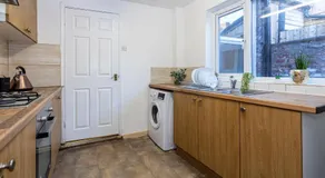 M18 Abbey Hey Guesthouse - Image 4