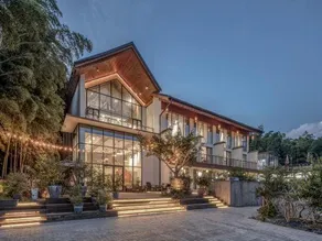 Orange's Red Hostel - Image 2