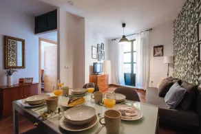 HomeySeville- Bright Apartment at Santa Cruz 6 pax, Parking Optional - Image 4