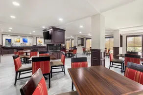 Comfort Inn Bourbonnais near I-57 - Image 4