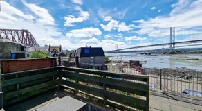 Three Bridges Waterfront - Image 4