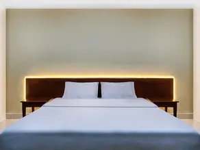 Chateau Hotel & Apartments - Image 5