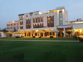 Vatika Premier Hotel - Image 4