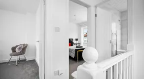 The Rock, Elegant 4 Bedroom House, Solihull, close to NEC, sleeps 8 - Image 4