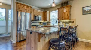 Bright, Modern Retreat in Eagle Crest Resort - Image 4