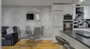 Stunning Manchester Apartment with Parking - Pass the Keys - Image 4