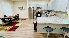 Apt 2 Bedrooms 2 Full Baths FREE Parking & FREE Laundry in Unit - Image 4