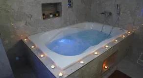1 Bed Flat - Sleeps 2 - Hot Tub - Parking - Wifi - Image 3