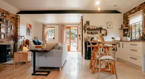 Luxury Nature Retreat - Spa, Cedar Sauna & Stunning Views - Image 4