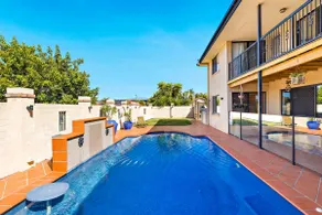 Seaside Entire Luxurious 5 bedroom house/Pool - Image 4