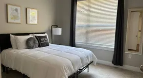 Luxury apt in perfect location - Image 2