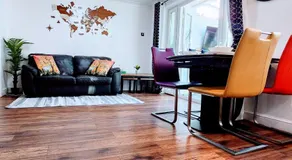 Family friendly spacious 4bedroom house in Bagshot with EV Charger - Image 2